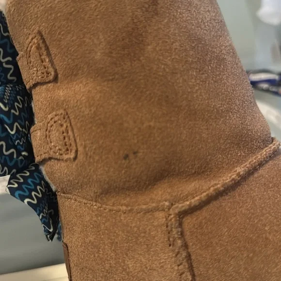 Girl’s Bow Uggs - Picture 6 of 7